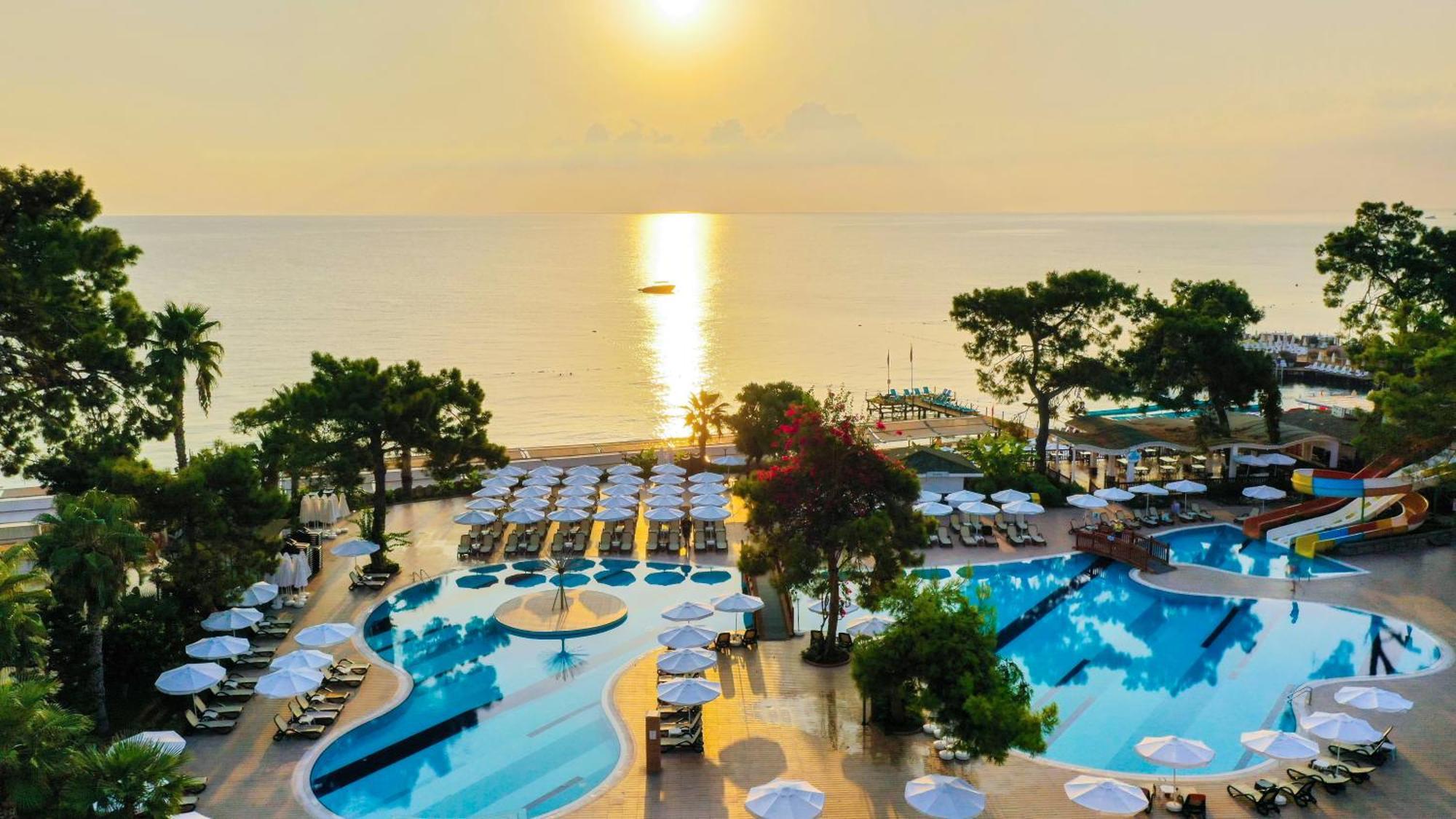 Crystal Aura Beach Resort y Spa Kemer Exterior foto